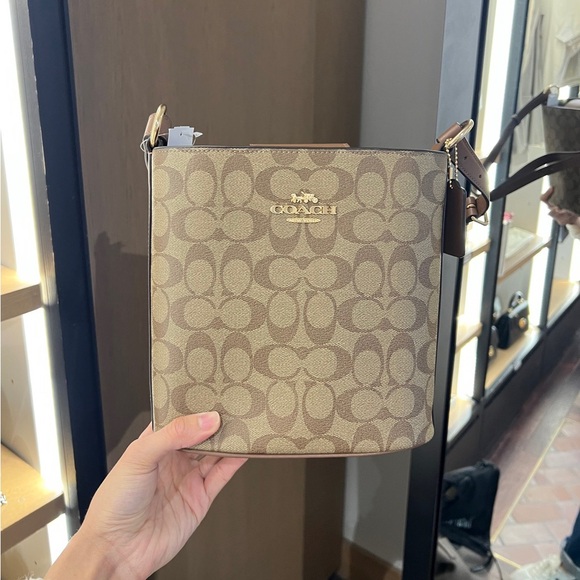 NWT！COACH SOPHIE BUCKET BAG IN SIGNATURE CANVAS (COACH CR154) gift receipt